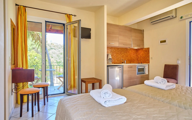 Chrismos Luxury Suites & Studios