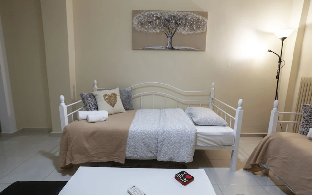 Renovated & Cool Flat In Ideal Location