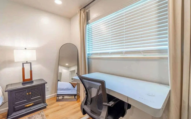Designer Living Pet-friendly UNR 2BR 1BA