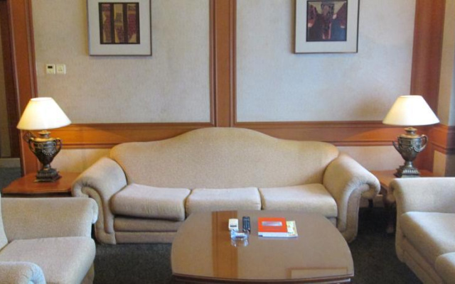 Elty Suites Lesung Batu
