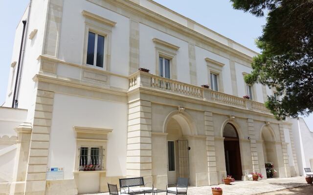 Отель Casina Bardoscia Relais Кутрофьяно вид на фасад