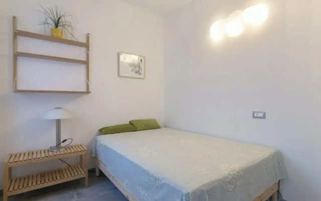 Modern Studio with Balcony in Milan