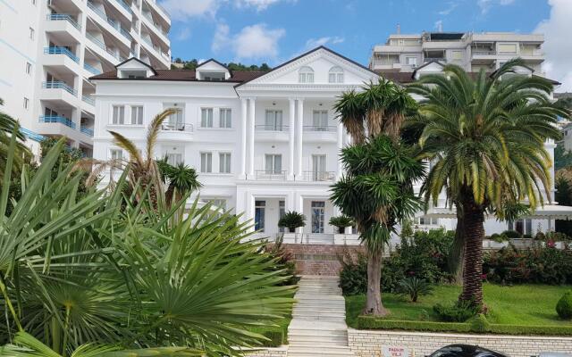 Отель Vila Duraku Албания, Саранда - отзывы, цены и фото номеров - забронировать отель Vila Duraku онлайн вид на фасад