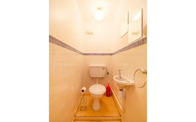 Spacious & Chic Central London Flat for 4