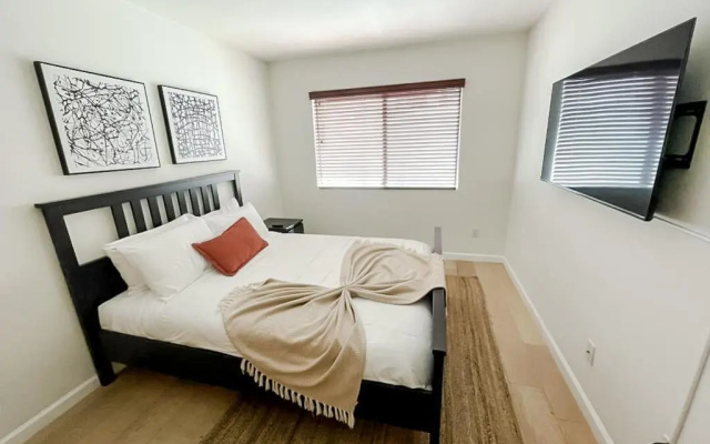 Supreme 2BD/3BA Condo - Los Angeles