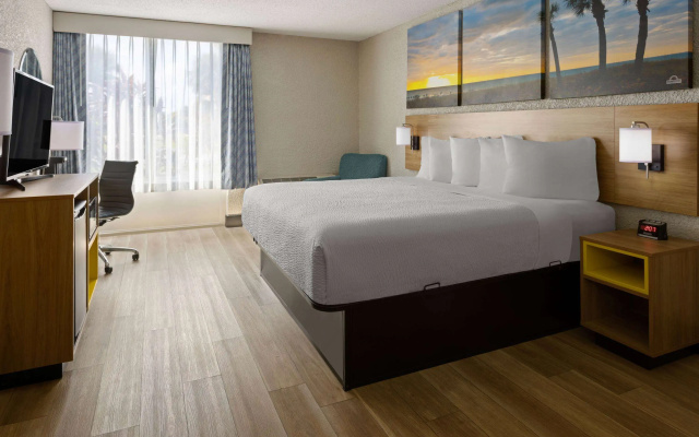 Days Inn & Suites by Wyndham Fort Pierce Midtown