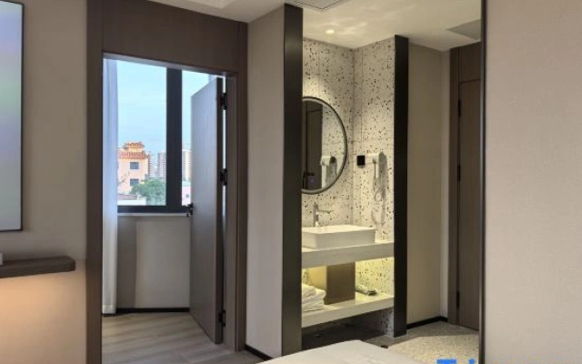 Lston Hotel