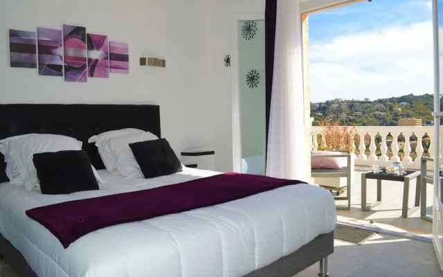 Villa La Terre Des Lauriers B&B