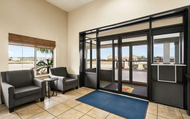 Super 8 by Wyndham Gulfport Airport NW/Near Biloxi