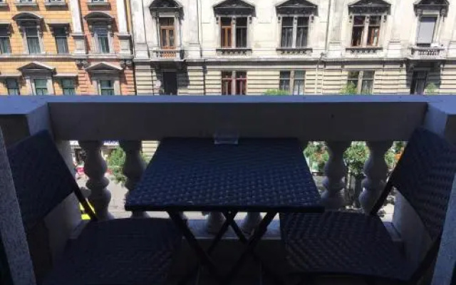 All In Apartman III.