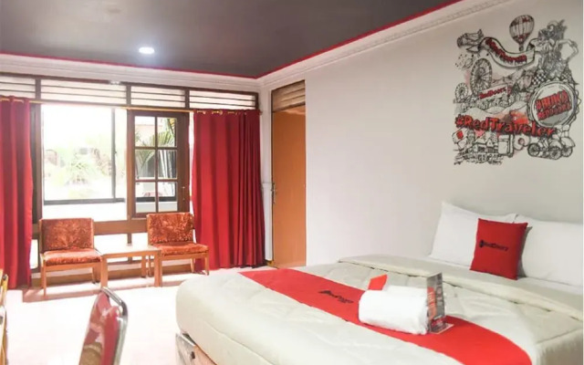 RedDoorz Plus near RSCM Jakarta