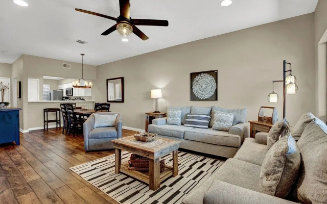 Luxury Riverfront Condo 1 BLK to Schlitterbahn!