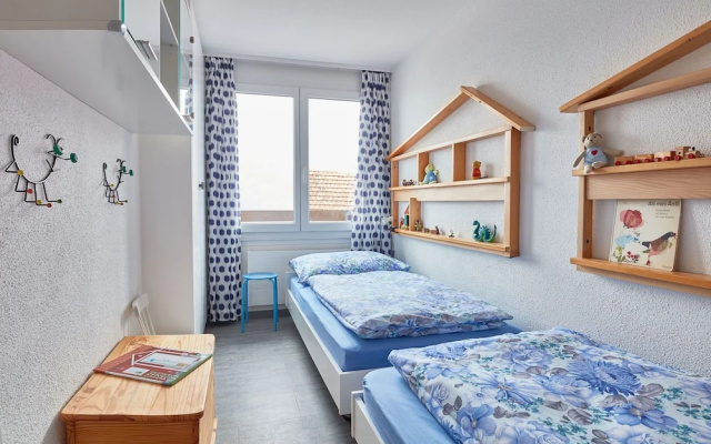 Cozy Apartment With Lake View for 6 Guests