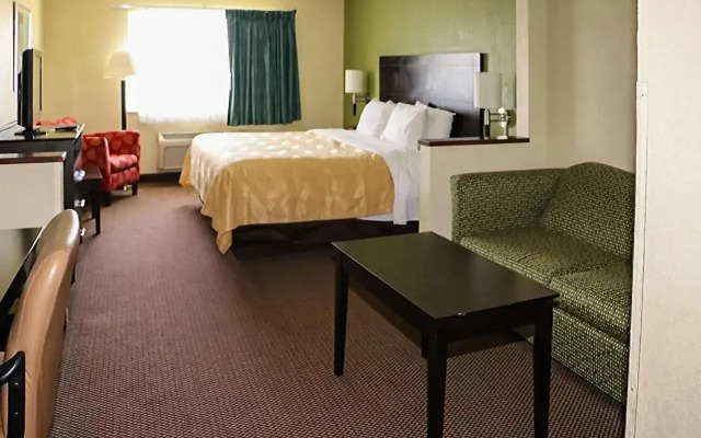 Econo Lodge East