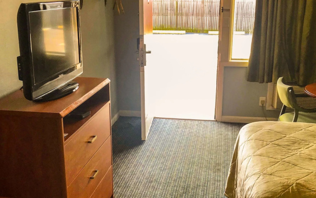 Economy 7 Inn