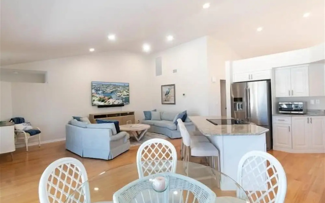 300 Edgewater Ct 3 Bedroom Home by Redawning