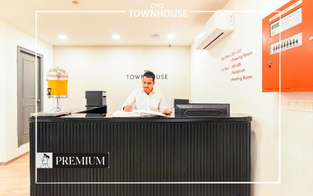 Oyo Townhouse 225 Ashiyana Mukut Bazar