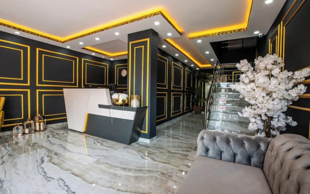 Li̇fe Pool Sui̇te Hotel
