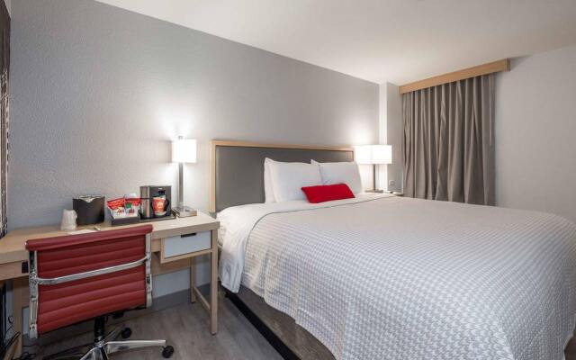 The St. Clair Hotel – Magnificent Mile вид на фасад