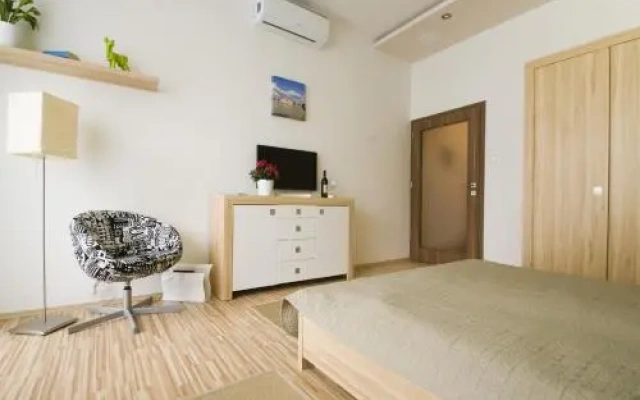 Regiposta Studio (Adults Only)