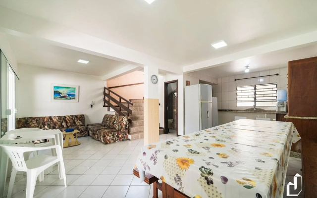 Casa 03 Dormitórios Climatizados Com Berço Incluso