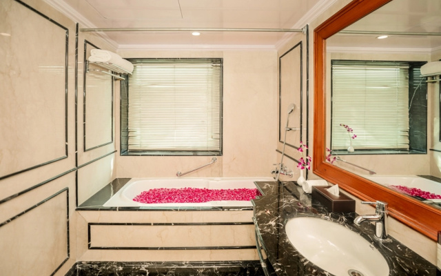 Regenta Central Lucknow by Royal Orchid Hotels Limited