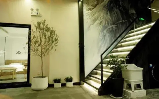 Lanjing Guesthouse (Luoyang,Lijingmen Cross Street)