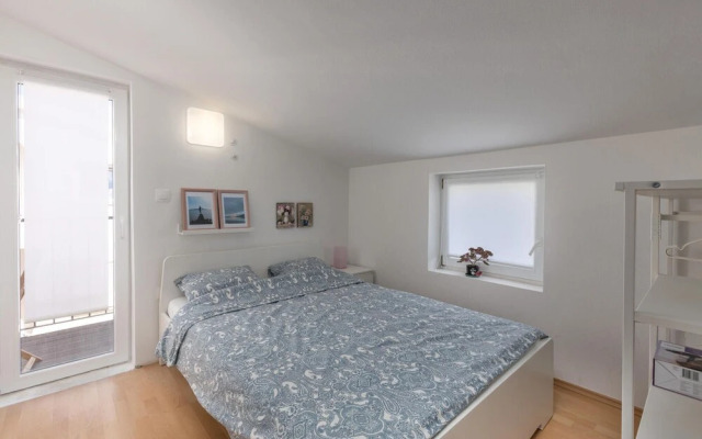 Amazing Apartment in Dramalj With Wifi