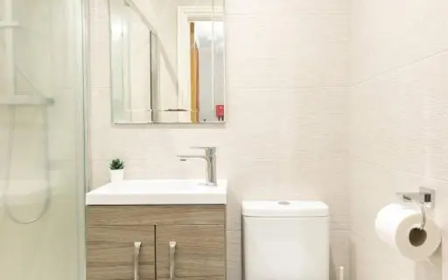 11 Helena House Business Apartment