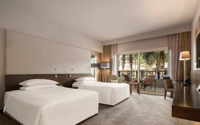 Dusit Thani LakeView Cairo