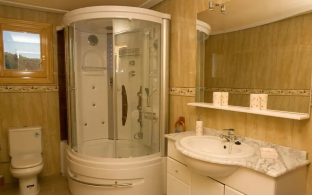 Quaint Villa with Jacuzzi in Sa Pobla