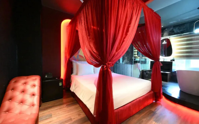 Hotel Lamour