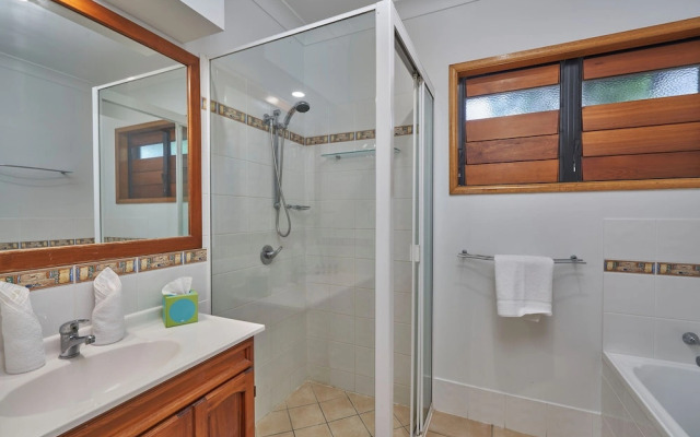 Reeflections Beachfront Holiday House