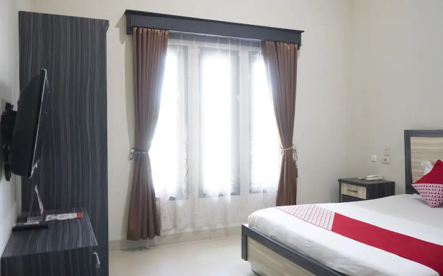 Guest House Loemajan by OYO Rooms