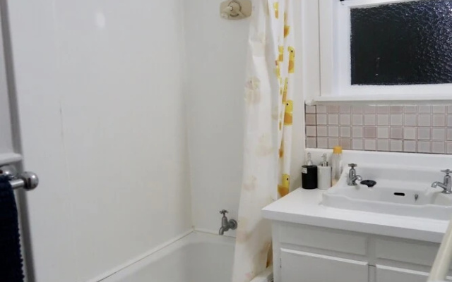 ARent - Serviced House -14 Phyllis Street