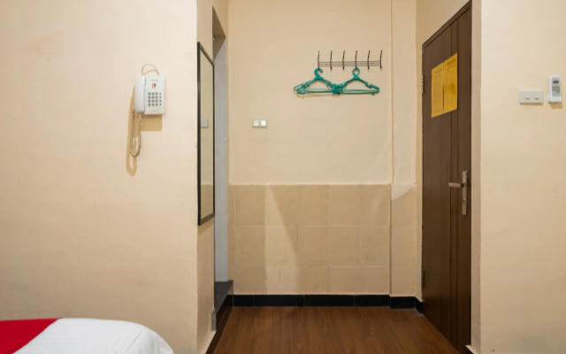 RedDoorz Plus near Ramayana Pematangsiantar