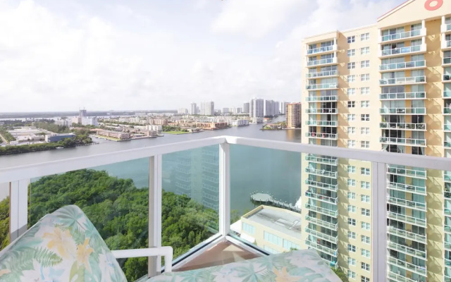 Luxury Apartments At Intracoastal
