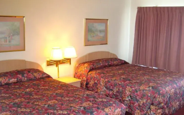 Sandstone Inn & Airport Parking