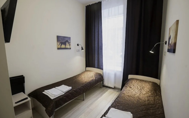 SuperHostel on Lebedeva 10V