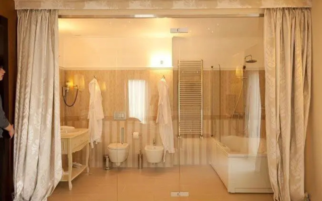 Helen Hotel