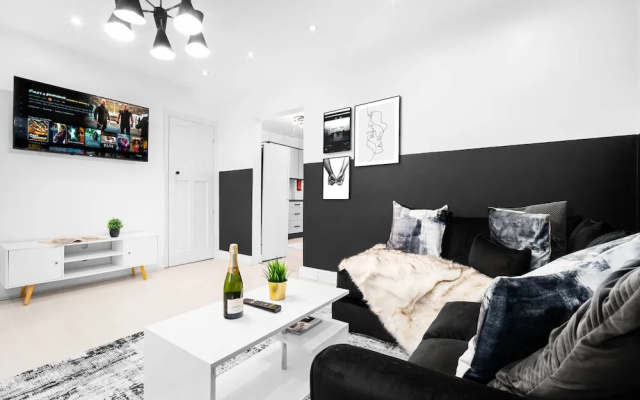 Large Family House With Garden Close to Birmingham