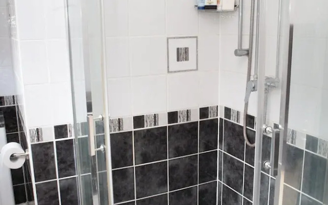 4 Bedroom House in Village Edge of Bath