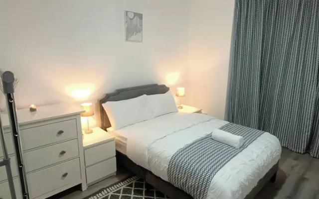 Modern & Stylish Retreat 15 Mins to Central London