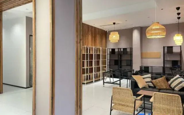 Xianshan Xishe Hotel  (Railway Station Lotus Airport)