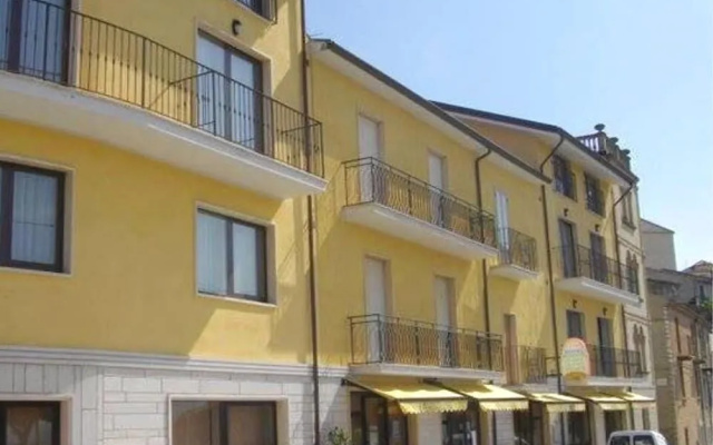 Coste Del Lago