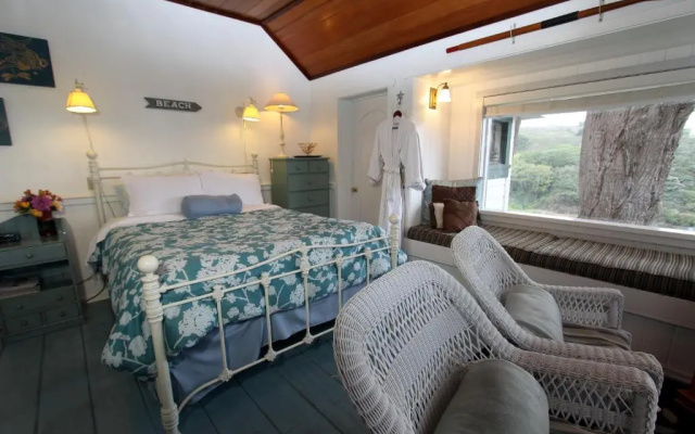 Elk Cove Inn & Spa