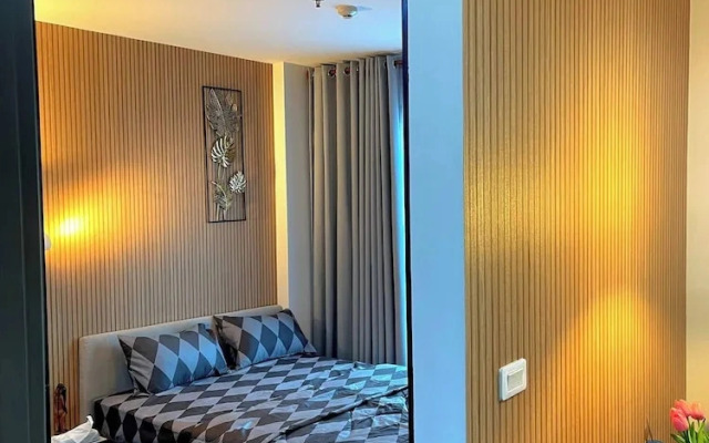 Octopus Suite on Highrise, Skytrain, Fast Wifi and AC