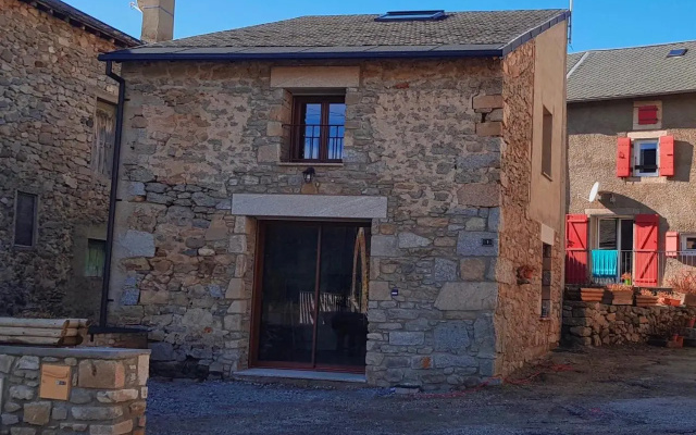 Grange de Caractere En Pierre Al Badiu