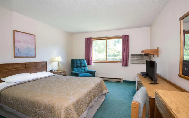 Wautoma Inn by OYO Near Airport WI 73