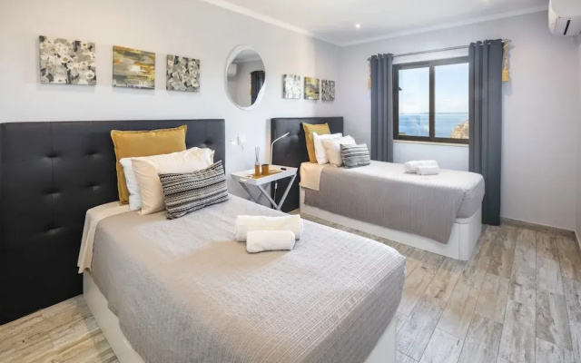 Apartment in Carvoeiro With Terrace